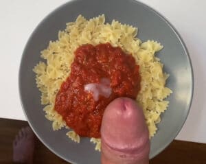 Pasta with sperm sauce: Kinky and yet completely easy to swallow!